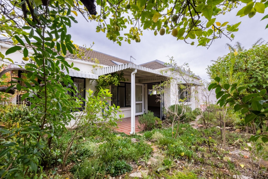 To Let 3 Bedroom Property for Rent in Onder Papegaaiberg Western Cape